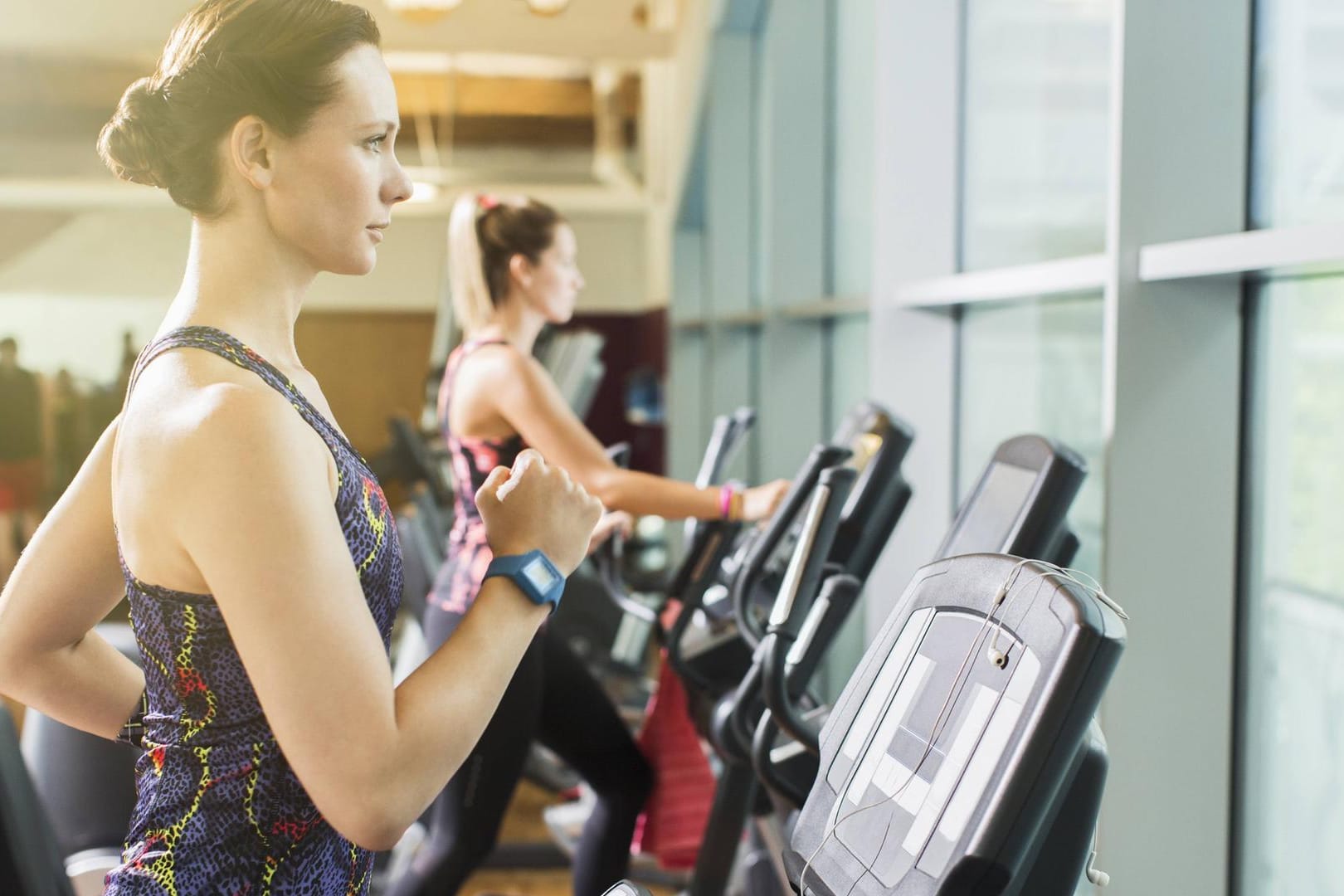 Das Laufband im Fitnesscenter ist eine ideale Alternative in der kalten Jahreszeit.