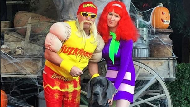 Das Tennis-Traumpaar Andre Agassi und Steffi Graf an Halloween: Er verkleidete sich als Wrestling-Legende Hulk Hogan. Sie ging als "Scooby-Doo"-Heldin Daphne.