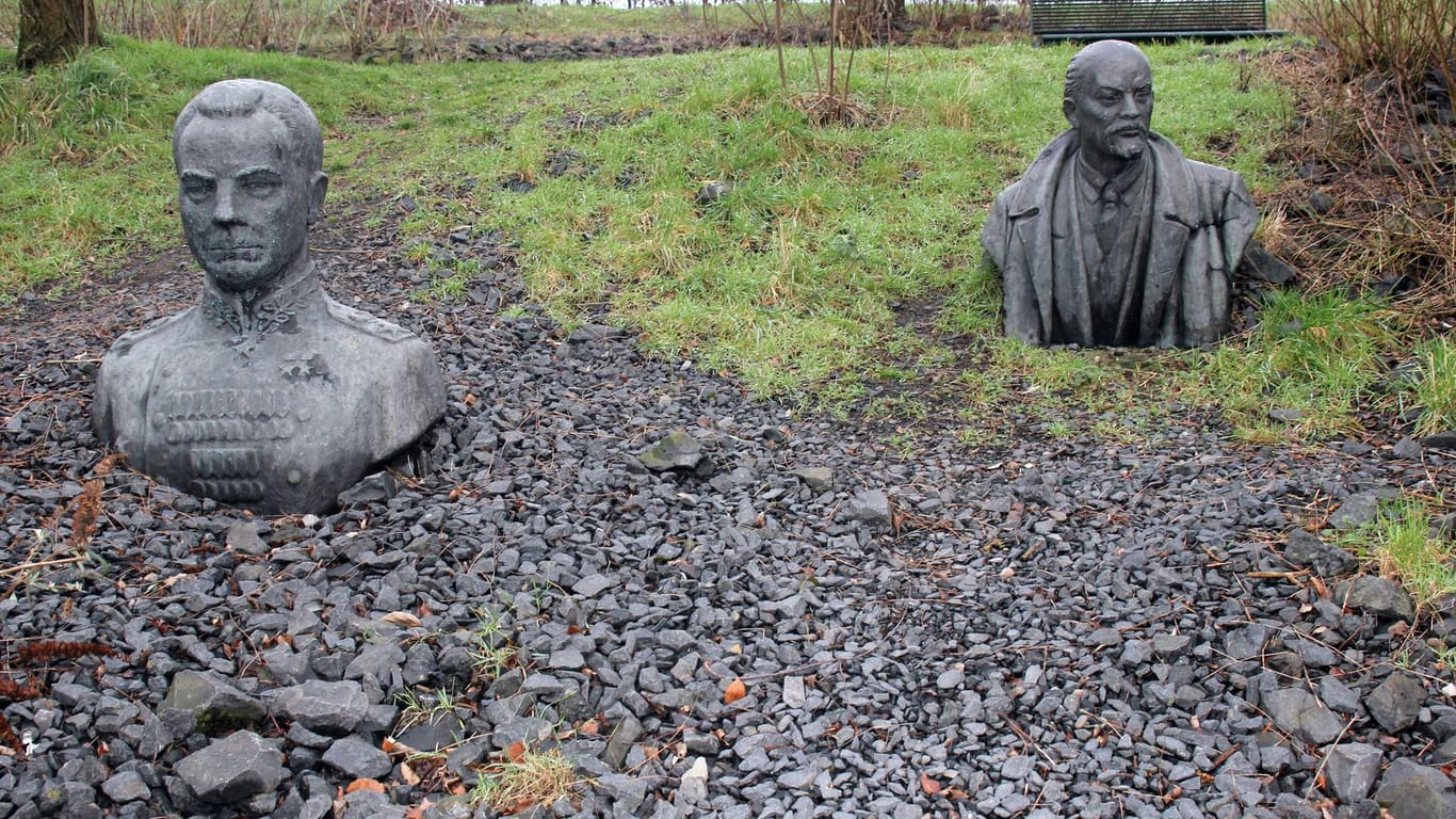 Skulpturen in der Kommunistenkurve im Seepark Lünen.