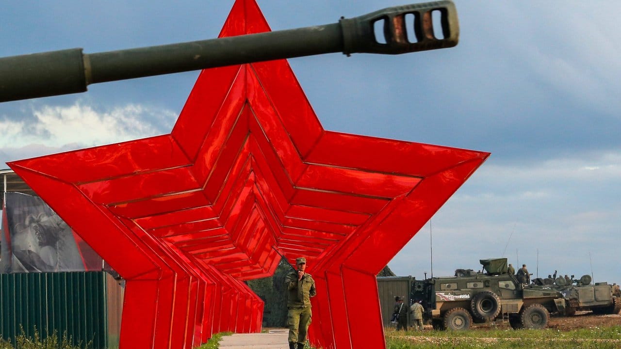 Auf die größere Nato-Präsenz in Osteuropa will Russland mit Aufrüstung an seiner Westgrenze reagieren. Auf die größere Nato-Präsenz in Osteuropa will Russland mit Aufrüstung an seiner Westgrenze reagieren.