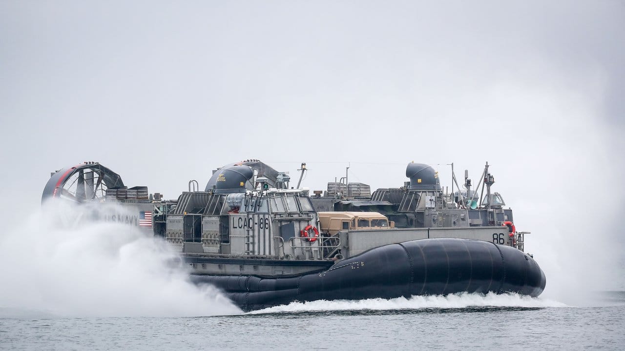 Auch Luftkissenboote der US-Marine waren beim "Baltops"-Manöver im Einsatz. Auch Luftkissenboote der US-Marine waren beim "Baltops"-Manöver im Einsatz.