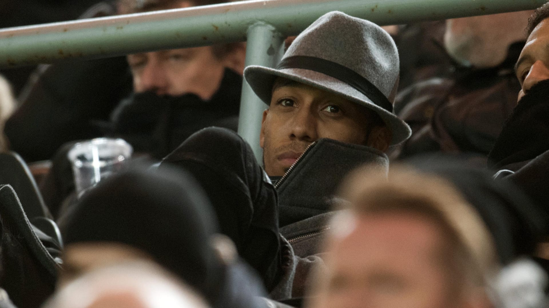 Pierre-Emerick verfolgte den Champions-League-Abend gegen Sporting Lissabon nur auf der Tribüne. Pierre-Emerick verfolgte den Champions-League-Abend gegen Sporting Lissabon nur auf der Tribüne.