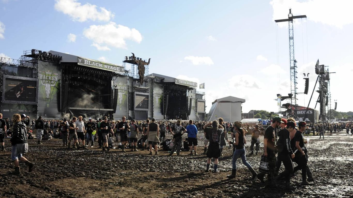 Gewohntes Bild für Metal-Fans: Das Wacken Open Air 2016 versinkt im Matsch.