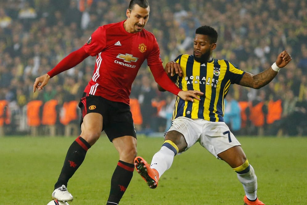 Manchester United's Zlatan Ibrahimovic in action with Fenerbahce's Jeremain Lens
