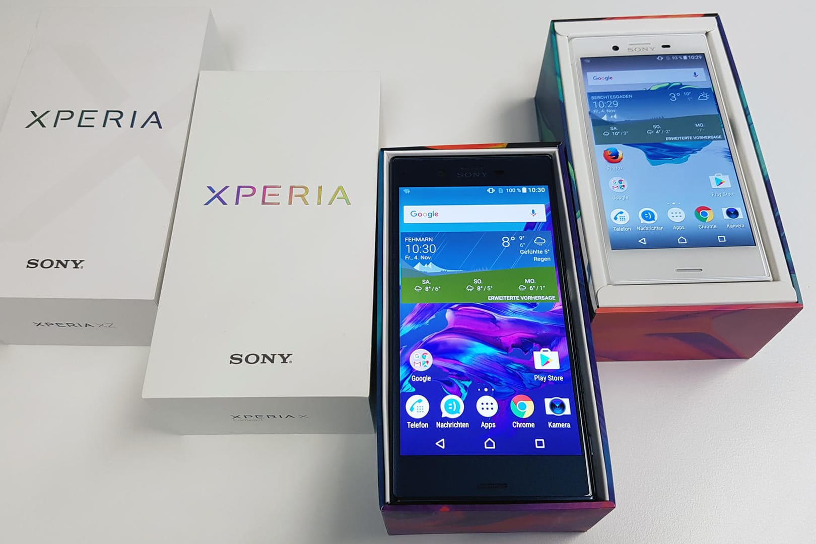 Sony Xperia XZ (l.) und X Compact