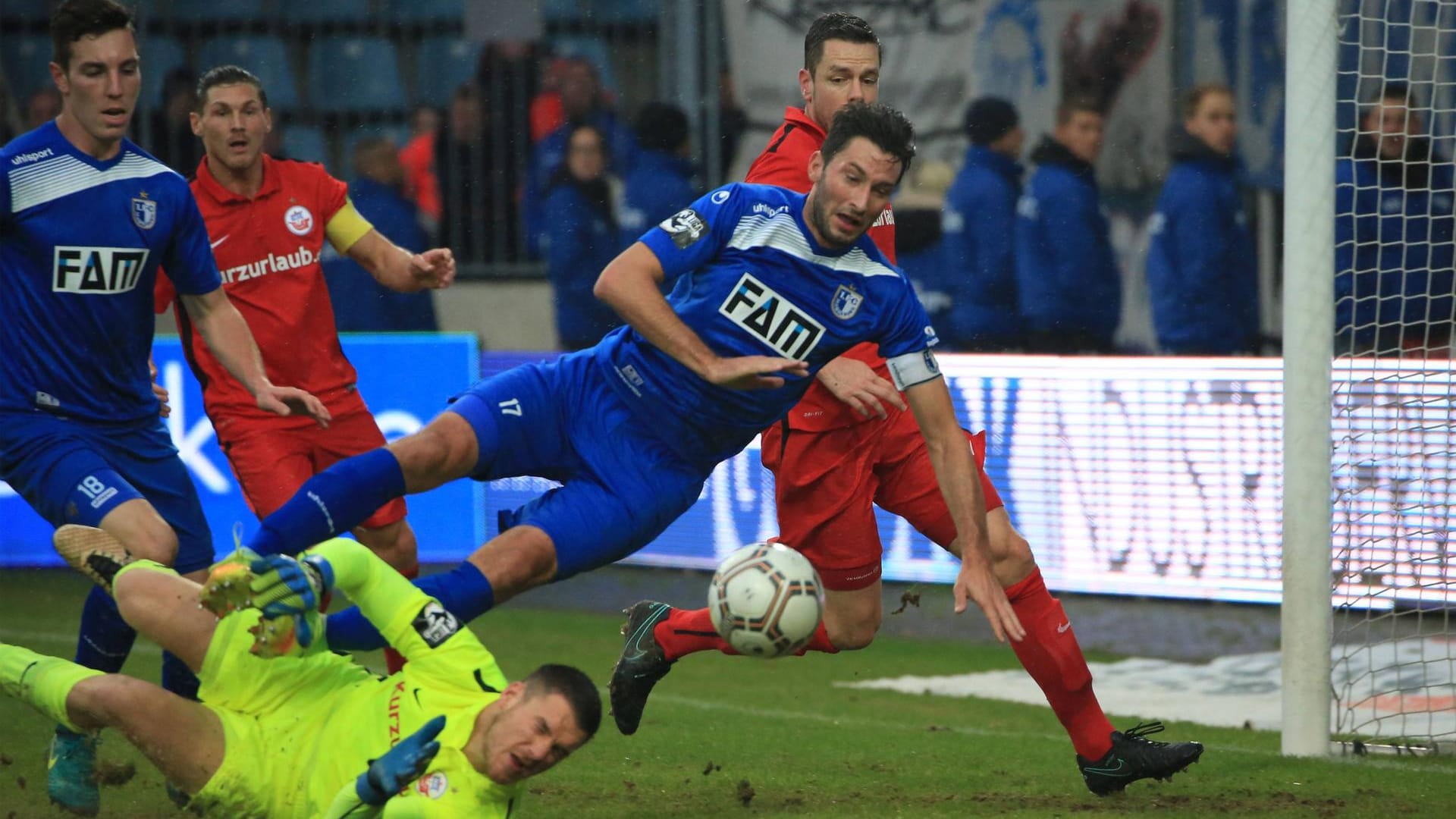 Bei der intensiv geführten Partie zwischen dem 1. FC Magdeburg und Hansa Rostock gab es drei Platzverweise.