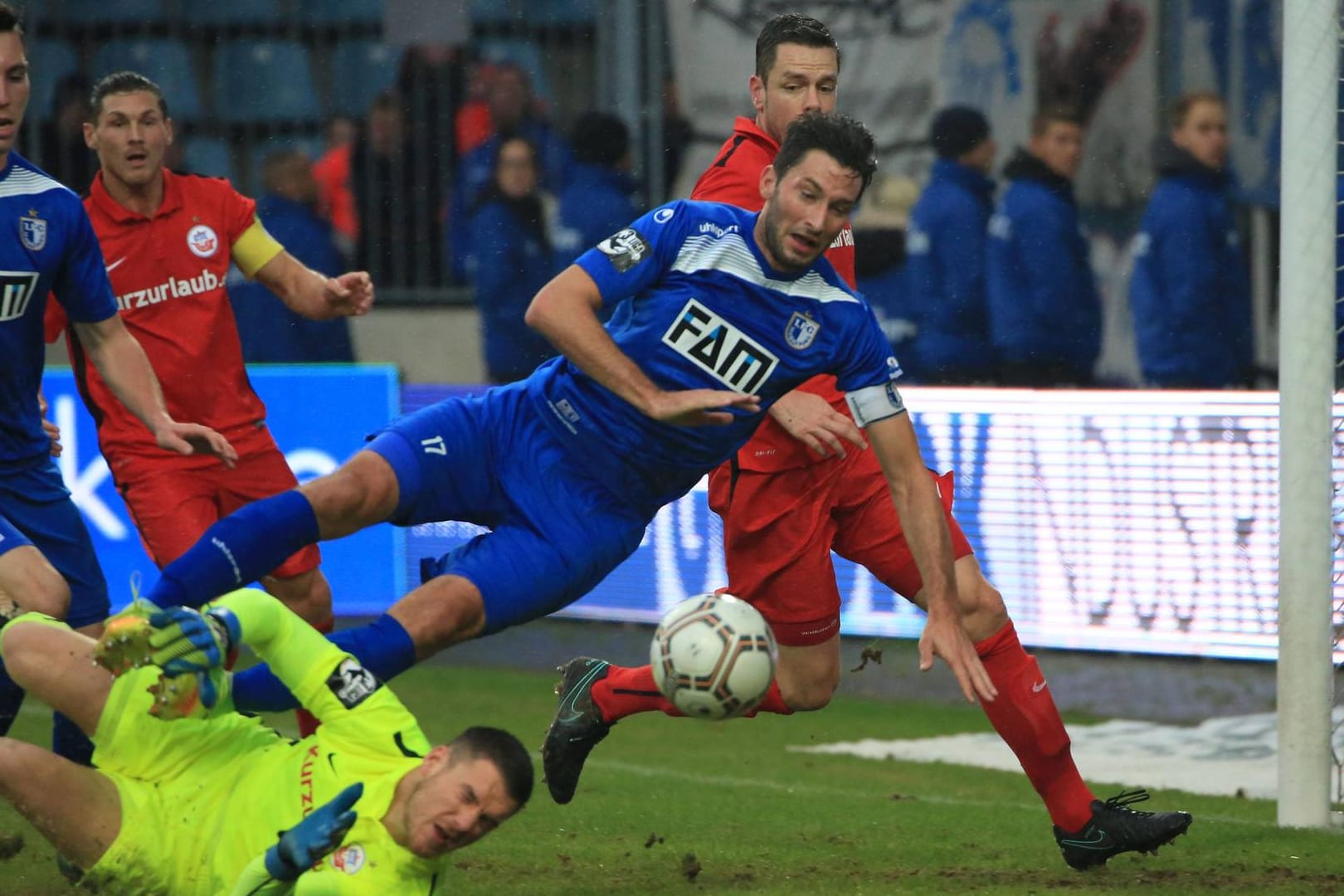 Bei der intensiv geführten Partie zwischen dem 1. FC Magdeburg und Hansa Rostock gab es drei Platzverweise.