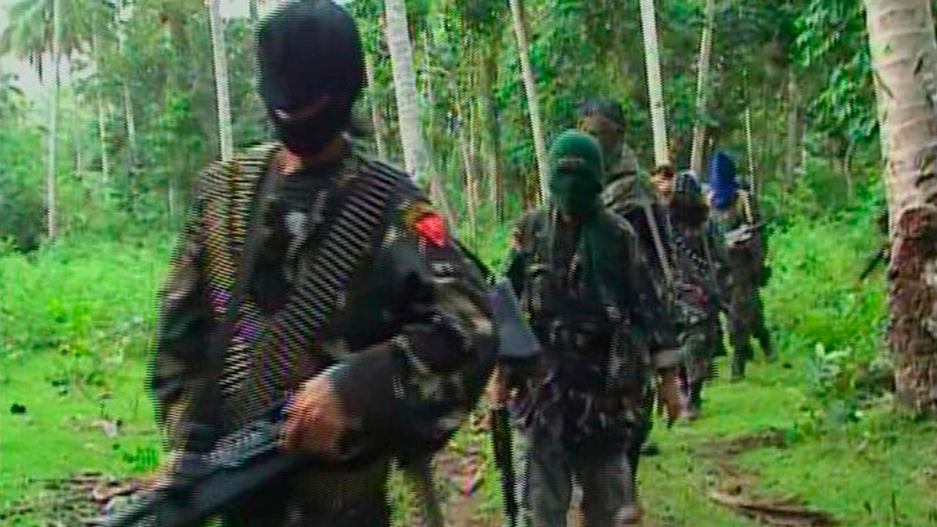 Abu-Sayyaf-Terroristen im philippinischen Dschungel.
