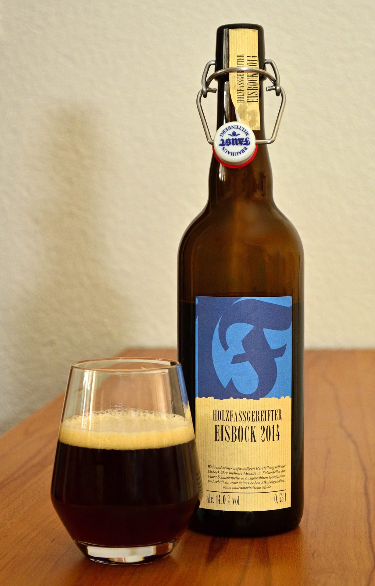 Unser Favorit: Der holzfassgereifte Jahrgangs-Eisbock 2014 vom Brauhaus Faust aus Miltenberg. Der Eisbock bietet expressive und füllige Winteraromen, die gerundet und fein balanciert sind. Passt am besten zu Wild und Käse, oder – noch besser – als Digestif.