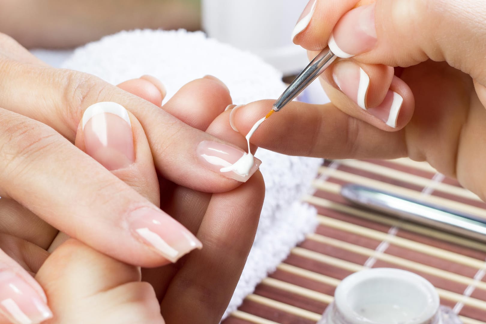 Mit einem professionellen Naildesign haben Sie lange Freude an Ihren Nägeln.