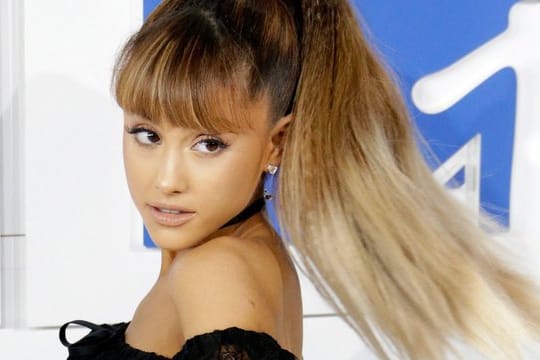 Die US-Schauspielerin Ariana Grande findet die Aussicht auf mindestens vier Jahre mit dem Republikaner Trump als US-Präsident "total furchteinflößend".