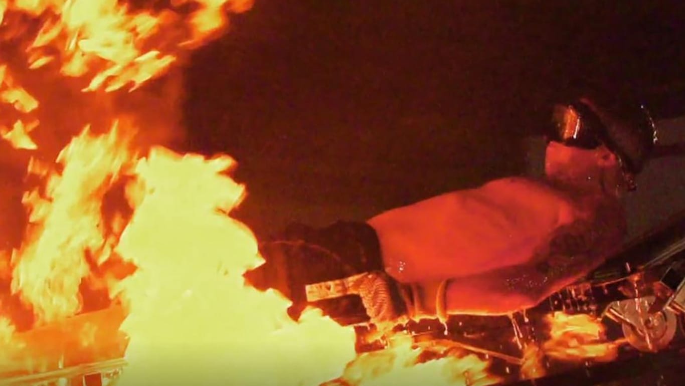 Für die RTL-Show "Crash Test Promis" ging Joey Heindle durch's Feuer.