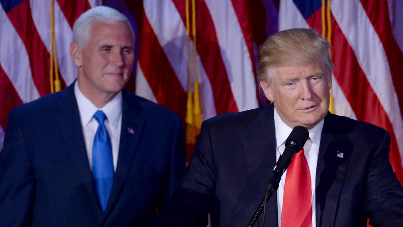 Donald Trump und sein künftiger Vizepräsident Mike Pence nach dem Wahlerfolg in New York.