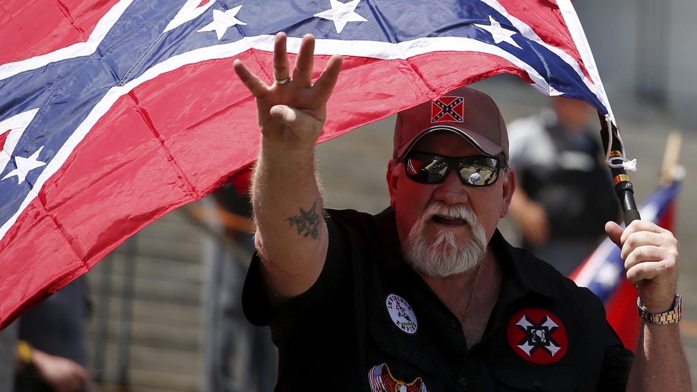 Ein Mitglied des Ku-Klux-Klans in South Carolina.