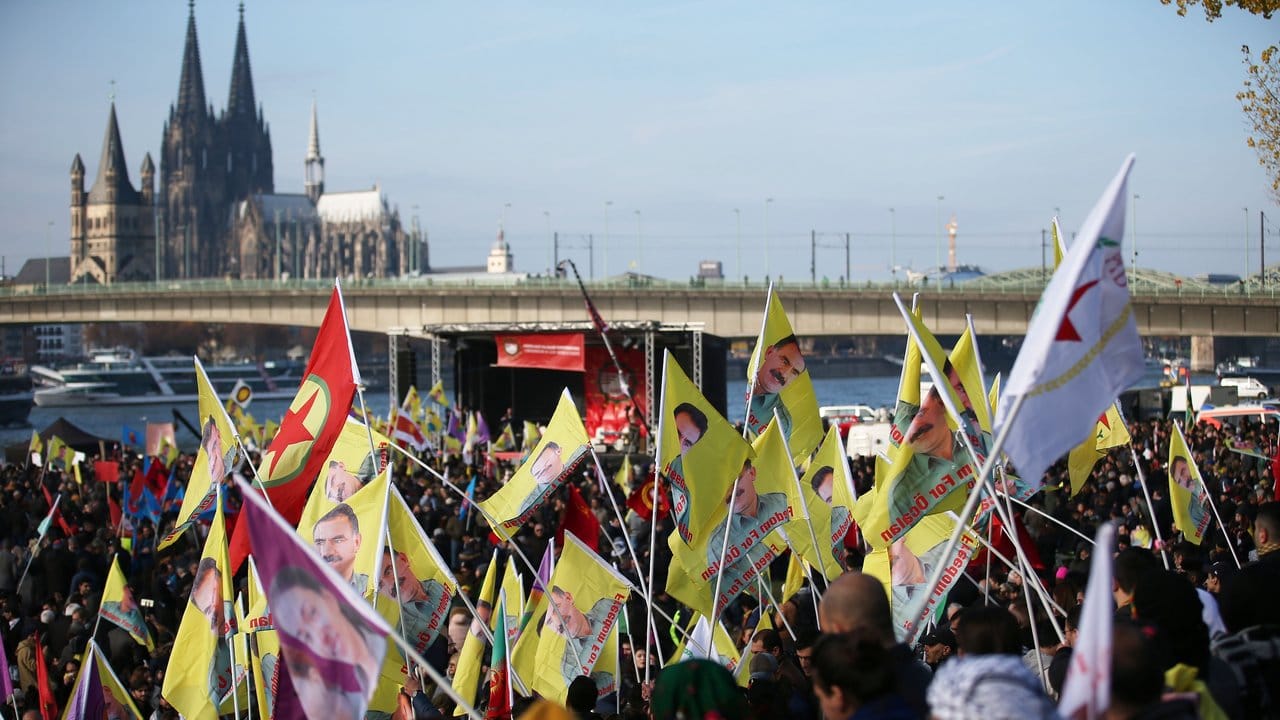 Rund 25 000 Menschen kamen zur Demonstration in Köln.