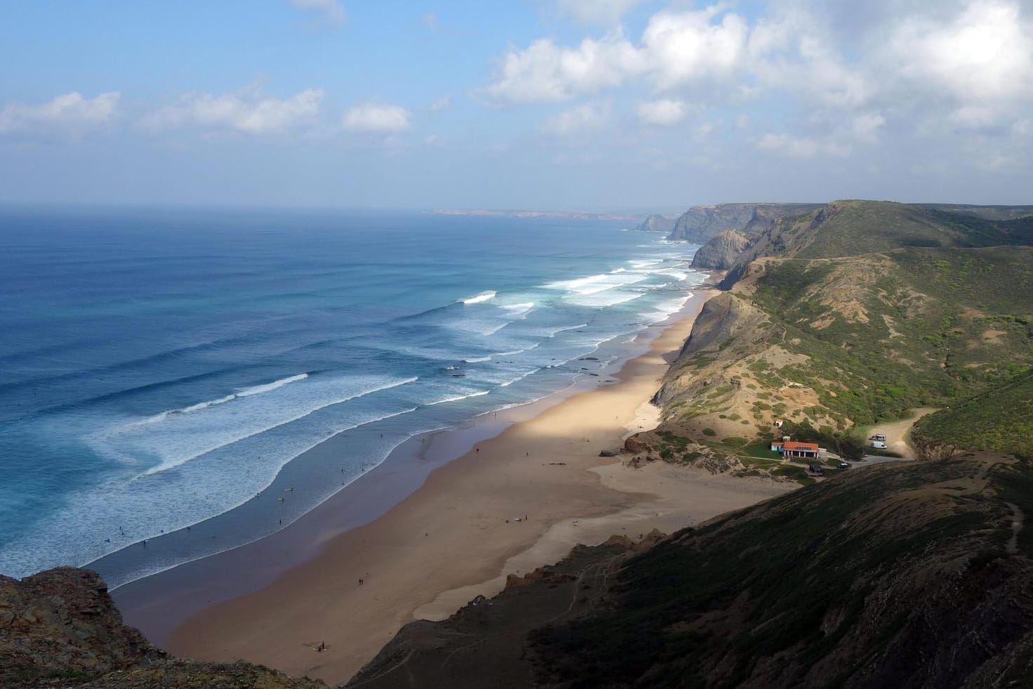 In Ruhe genießen: Im Spätherbst gibt es nur wenige Urlauber an der Algarve-Küste.