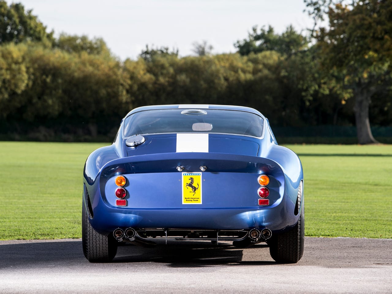 Der Bolide mit der Chassis-Nummer 3387 ist der zweite gebaute Ferrari dieser legendären Baureihe, wie der Anbieter schreibt.