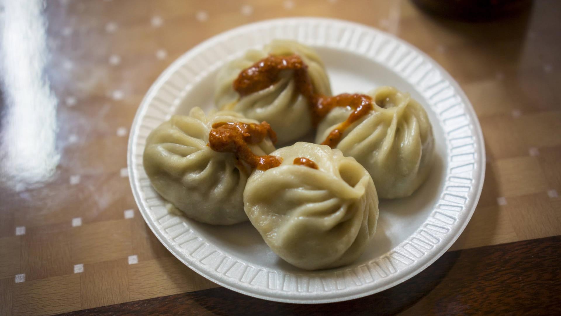 Momos sind gefüllte Teigtaschen.