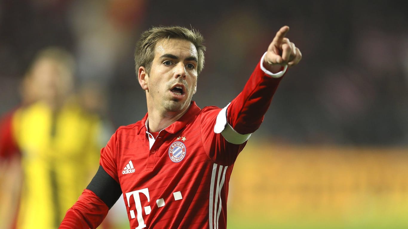 Philipp Lahm hadert wie der Rest des FC Bayern München mit der Niederlage in Dortmund.