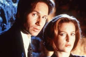 Die FBI-Agenten Fox Mulder (David Duchovny) und Dana Scully (Gillian Anderson) ermitteln in Deutschland auf ProSieben.