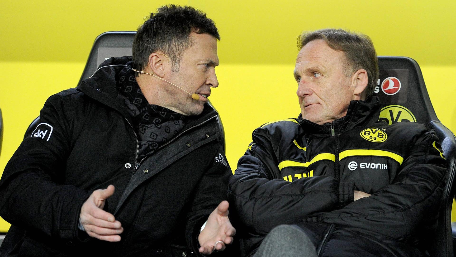Hans-Joachim Watzke (re.) und Lothar Matthäus im regen Austausch.