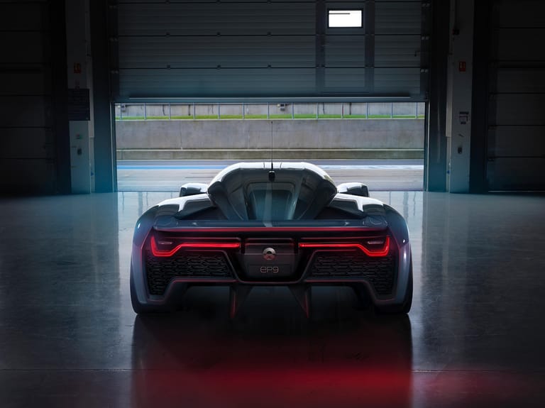 Vier Elektromotoren sollen 1000 kW (1360 PS) generieren.