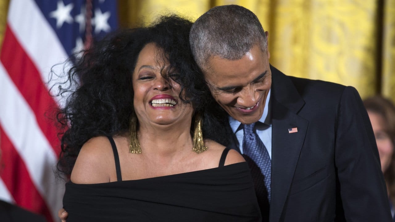 Diana Ross und Barack Obama bei der Preisverleihung im Weißen Haus.