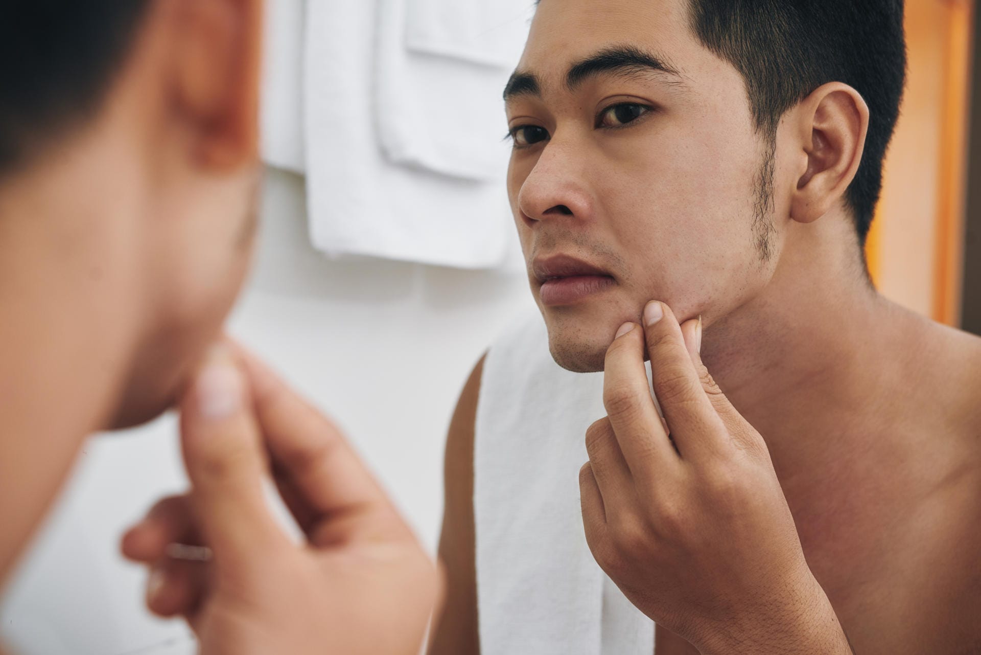 Gerade bei asiatischen Männern ist der Bartwuchs oft spärlich, in Europa haben jedoch auch viele Männer mit diesem Problem zu kämpfen.