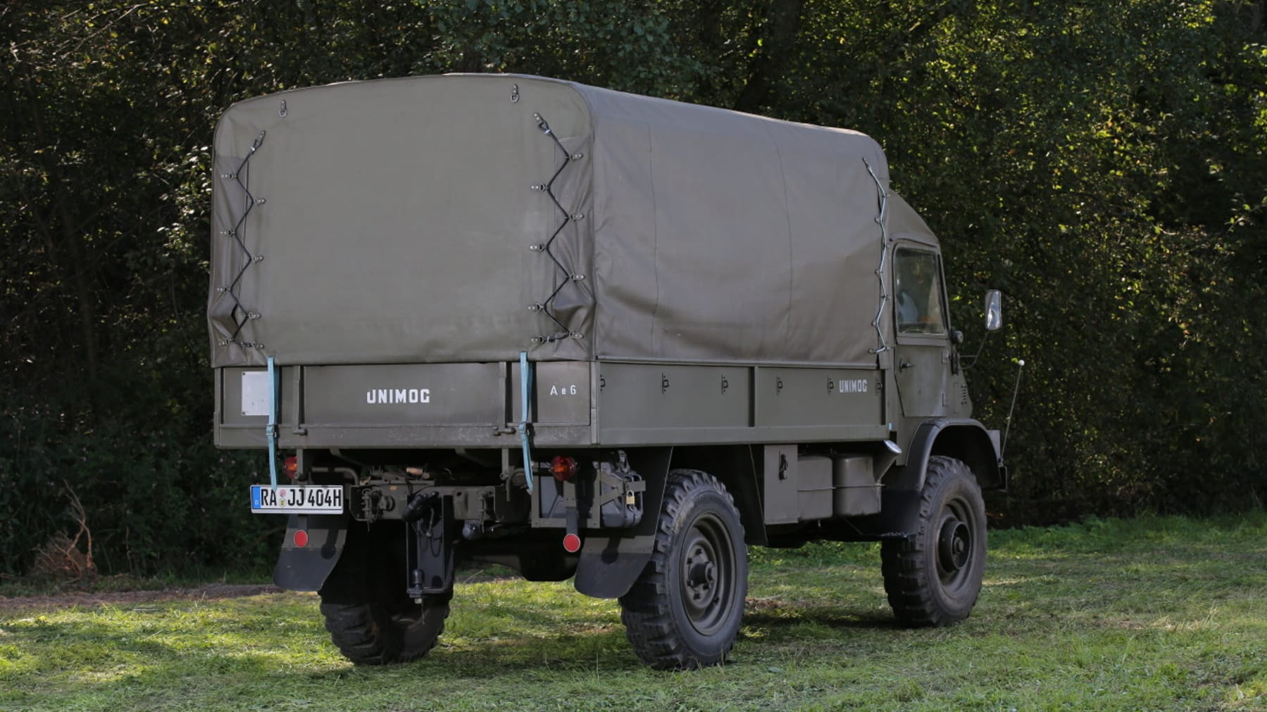 Der Unimog S (Baureihe 404) wurde von 1955 bis 1980 gebaut. Fast 65.000 Fahrzeuge wurden produziert.