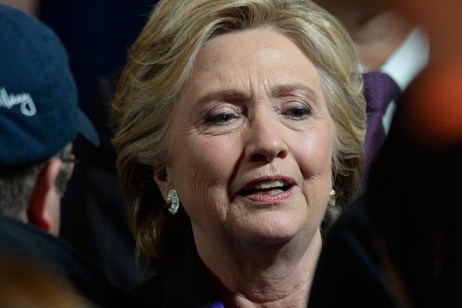 Aktivisten drängen Hillary Clinton, die Stimmen in drei US-Bundesstaaten neu auszählen zu lassen.