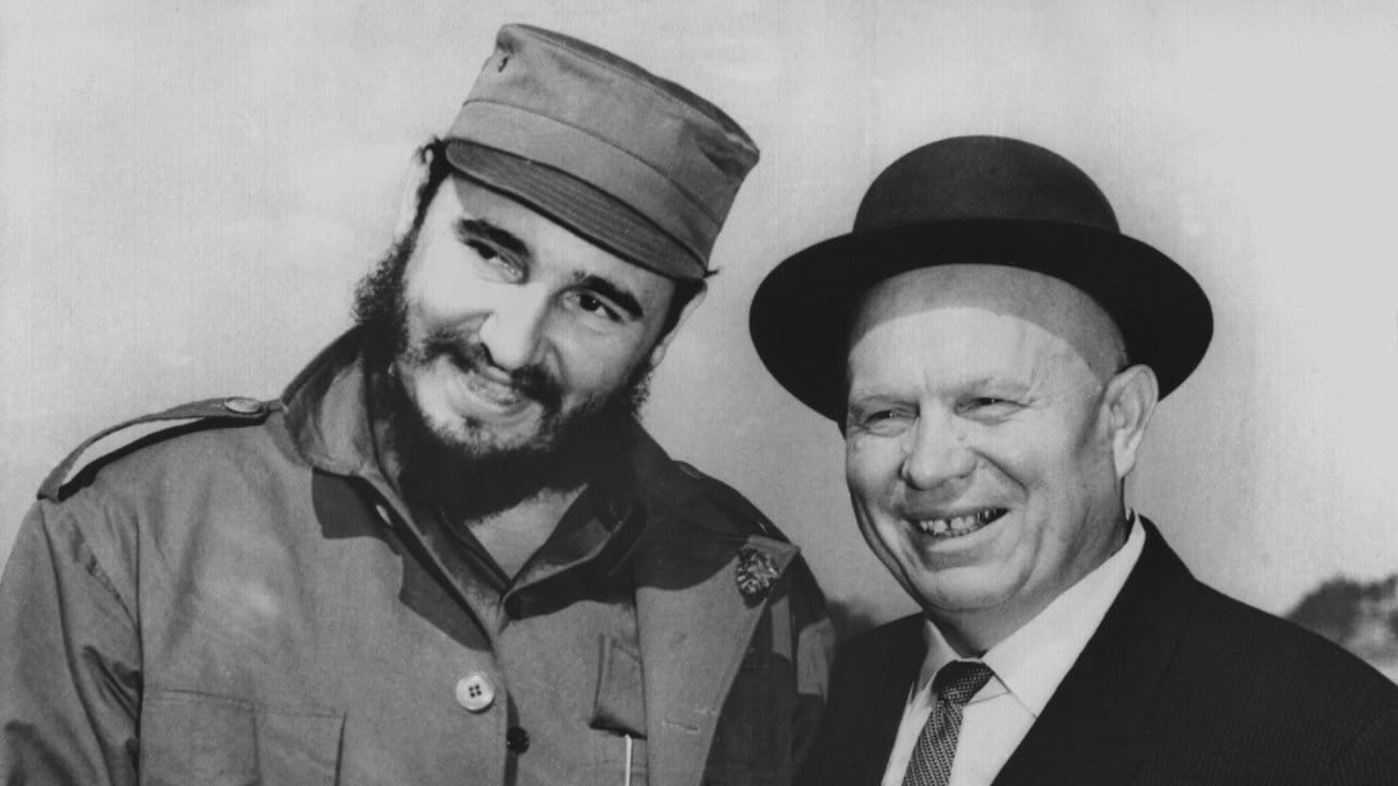 Fidel Castro besucht den russischen Premier Nikita Chruschtschow in Moskau im Jahr 1963. Fidel Castro besucht den russischen Premier Nikita Chruschtschow in Moskau im Jahr 1963.