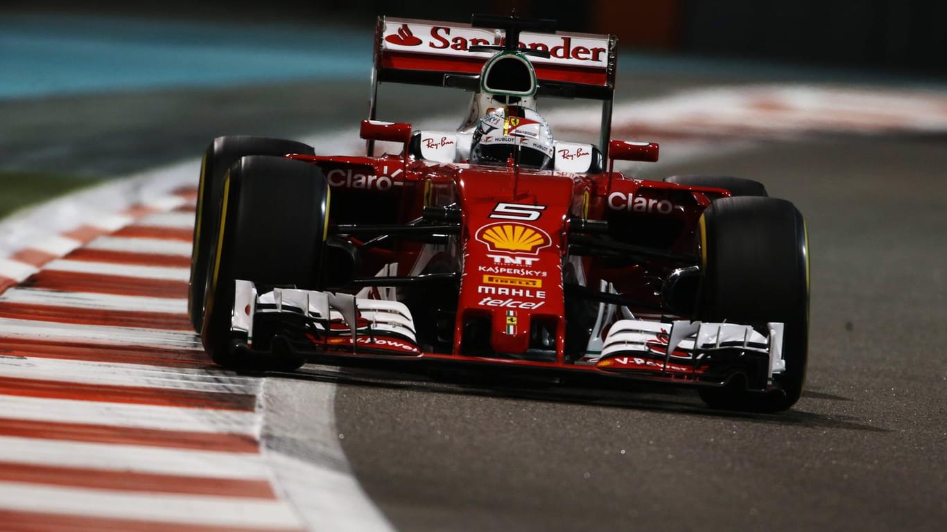 Sebastian Vettel in seinem Ferrari.
