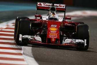 Sebastian Vettel in seinem Ferrari.
