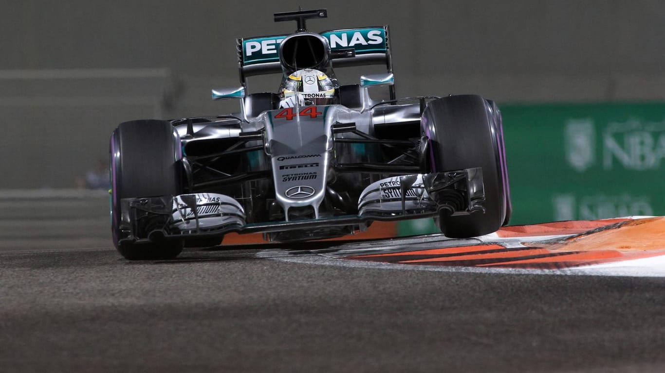 Lewis Hamilton in seinem Mercedes.