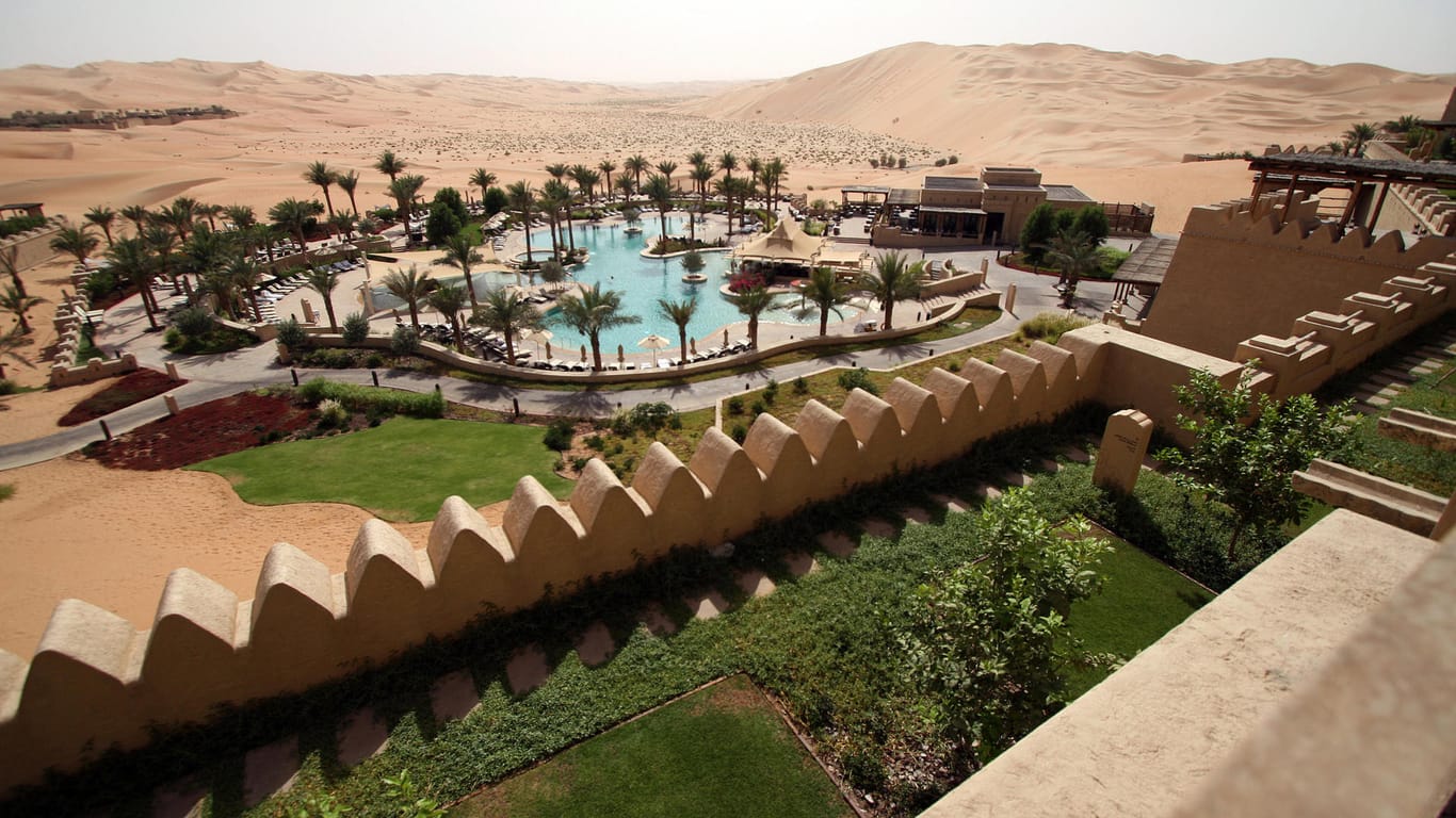 Abgelegenheit der besonderen Art: In Wüstencamps wie dem Qasr al Sarab Resort in Abu Dhabi können Gäste weit weg von der Zivilisation entspannen.