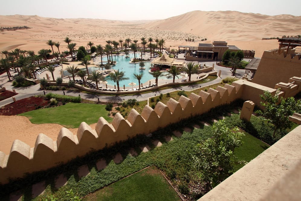 Abgelegenheit der besonderen Art: In Wüstencamps wie dem Qasr al Sarab Resort in Abu Dhabi können Gäste weit weg von der Zivilisation entspannen.