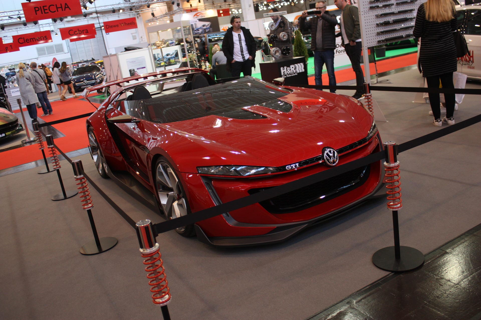 40 Jahre Golf GTI und kein Ende - und kein Dach auf der Studie GTI Roadster von 2014.