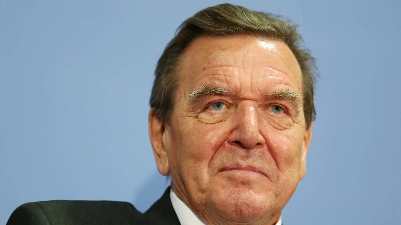 Der ehemalige Bundeskanzler Gerhard Schröder reist für die Bundesregierung nach Kuba.