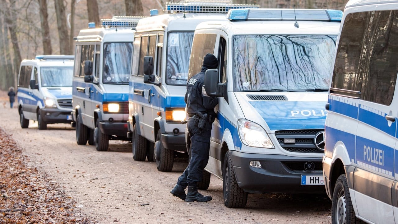 Das letzte Signal des Mobiltelefons der vermissten Polizeischülerin war aus dem Sachsenwald gekommen. Das letzte Signal des Mobiltelefons der vermissten Polizeischülerin war aus dem Sachsenwald gekommen.