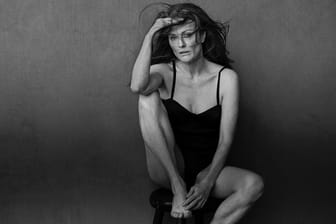 Der Pirelli-Kalender 2017 zeigt unretuschierte Aufnahmen von reifen Schauspielerinnen. Hier sehen Sie Julianne Moore (55).