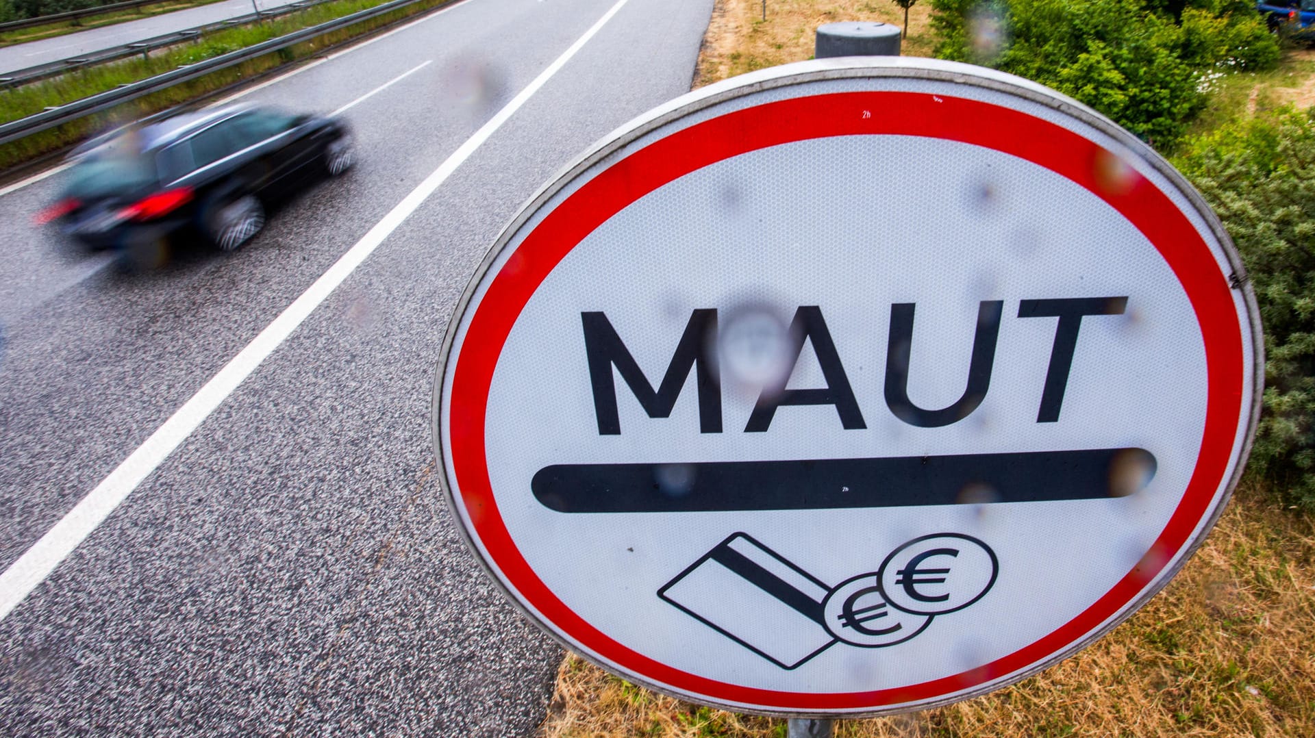 Nach jahrelangem Streit haben sich Berlin und Brüssel auf die deutsche Pkw-Maut geeinigt. Nach jahrelangem Streit haben sich Berlin und Brüssel auf die deutsche Pkw-Maut geeinigt.