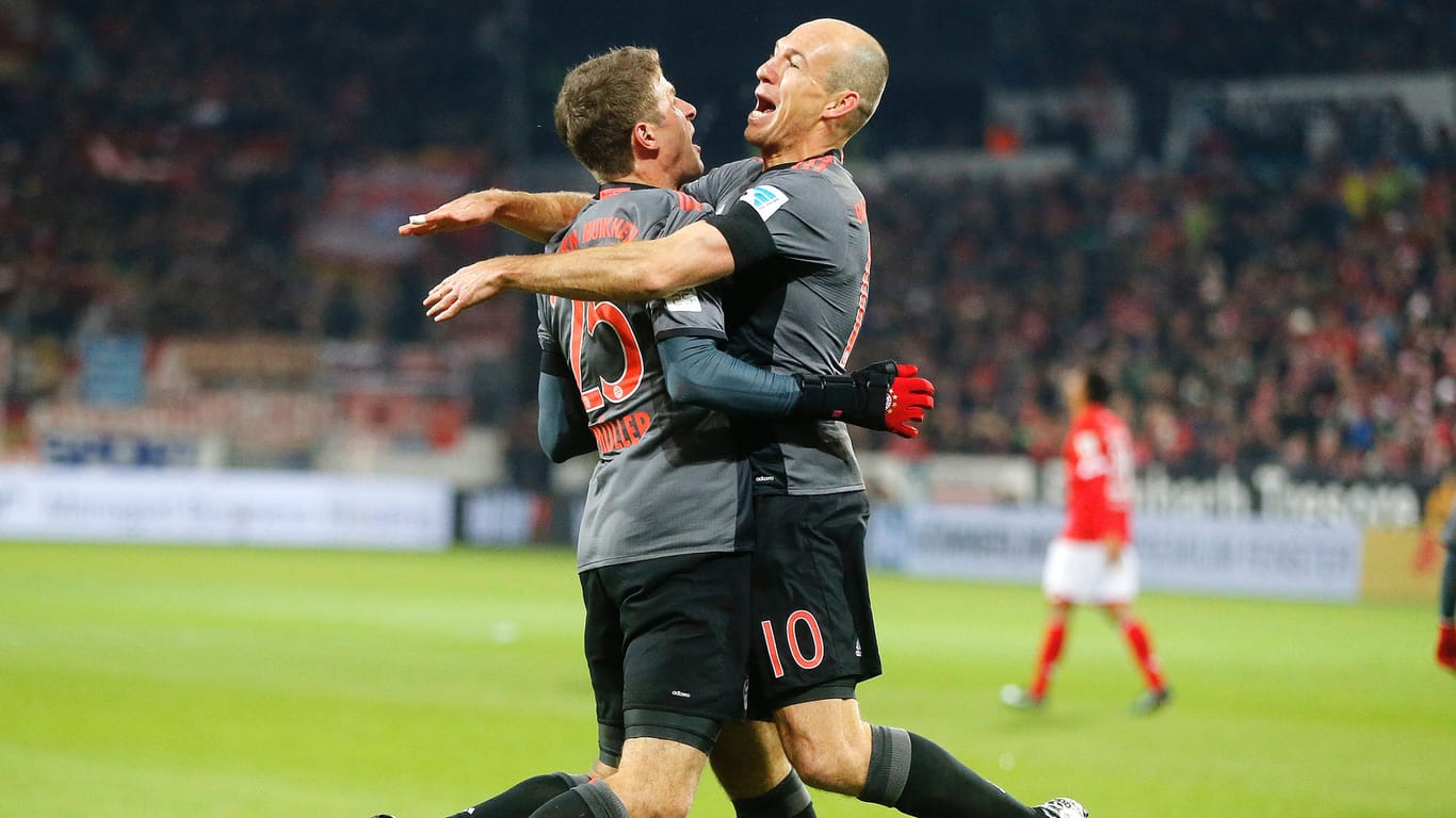 Da kommt Freude auf: Thomas Müller und Arjen Robben bejubeln einen Treffer des FC Bayern.