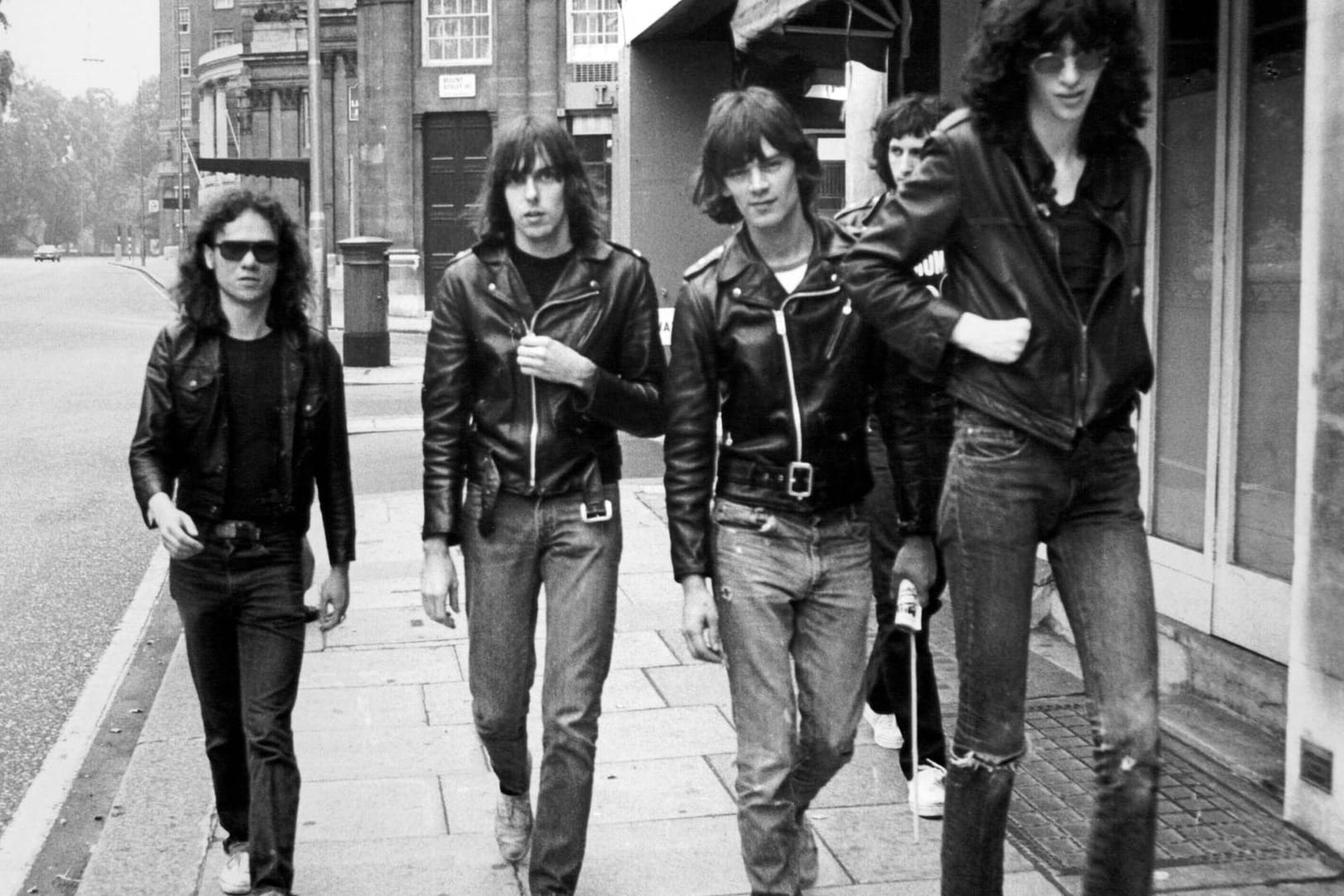 Rockig wie die Ramones: Der wilde Stil der 70er ist wieder in. Wir haben ein paar Styling-Vorschläge für Sie.