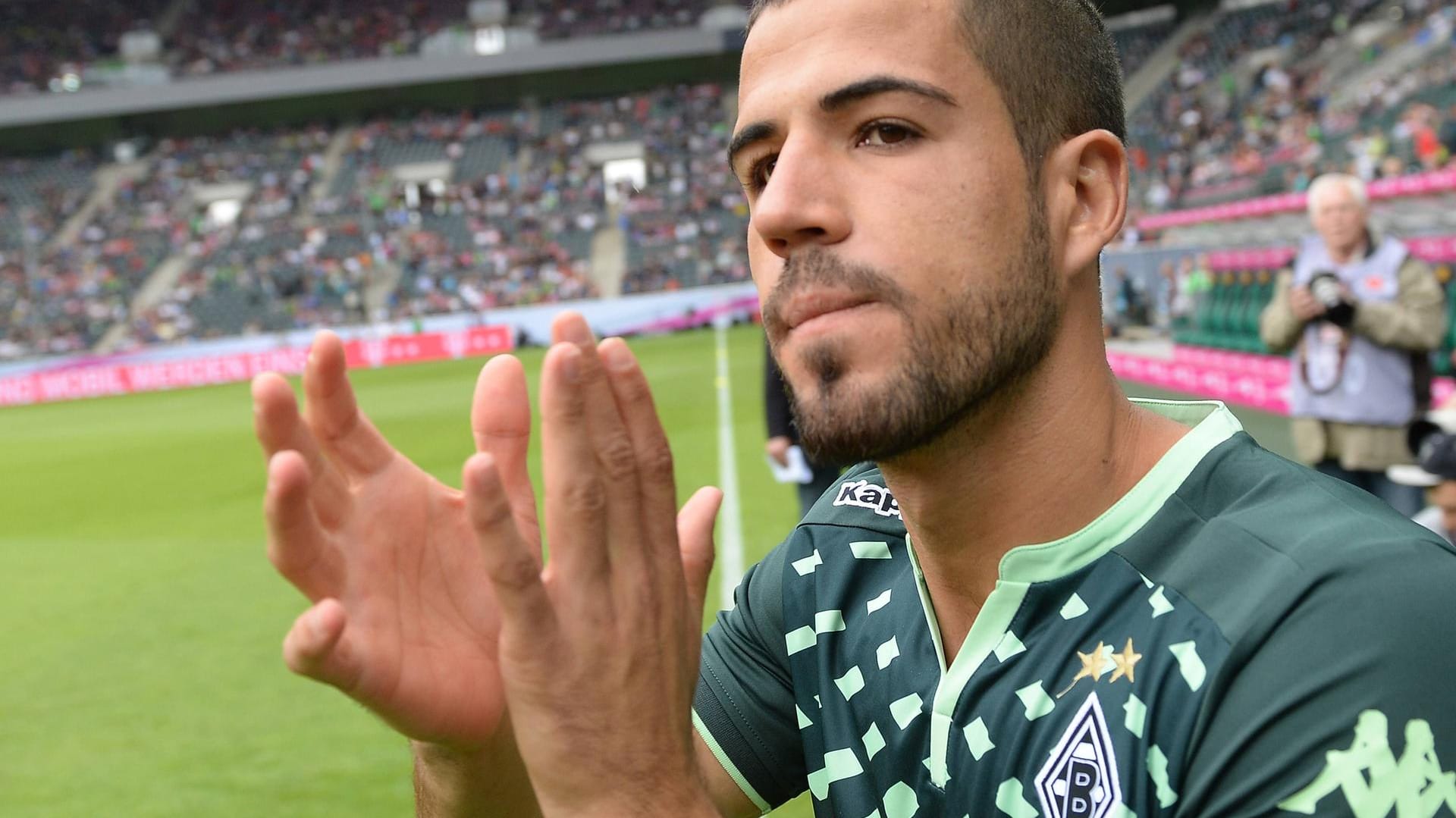Das war's für Alvaro Dominguez - mit nur 27 Jahren muss der Spanier seine Karriere beenden. Das war's für Alvaro Dominguez - mit nur 27 Jahren muss der Spanier seine Karriere beenden.