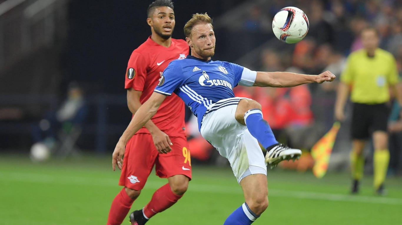 Auf Ballhöhe: Benedikt Höwedes ist mit dem FC Schalke 04 in Salzburg gefordert.