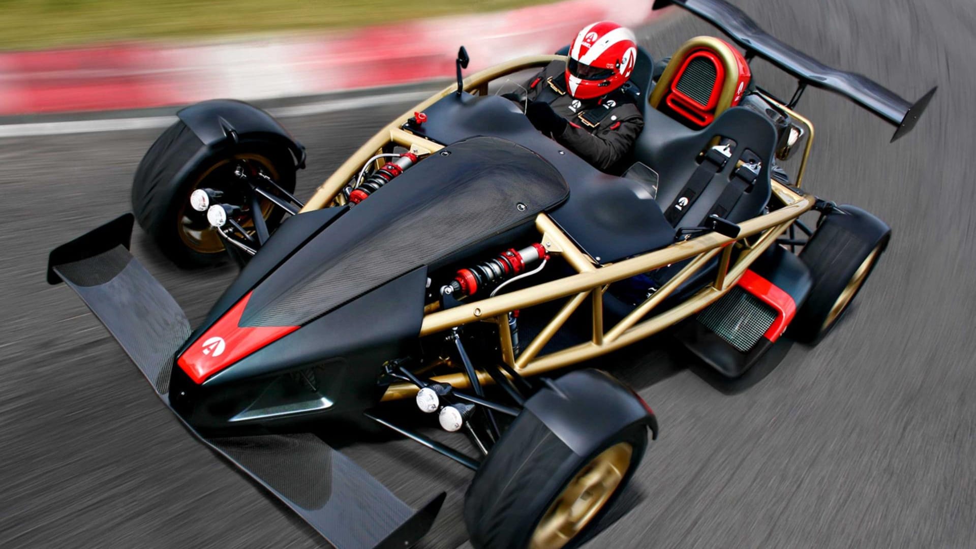 Ein Klassiker der radikalen Spaßmobile mit Straßenzulassung: Ariel Atom. Derzeit sorgt im Standardmodell ein Zweiliter-Benziner von Honda mit 248 PS für einen mehr als souveränen Vortrieb. Knapp über drei Sekunden dauert der Standardsprint mit 500 Kilogramm leichten Federgewicht.