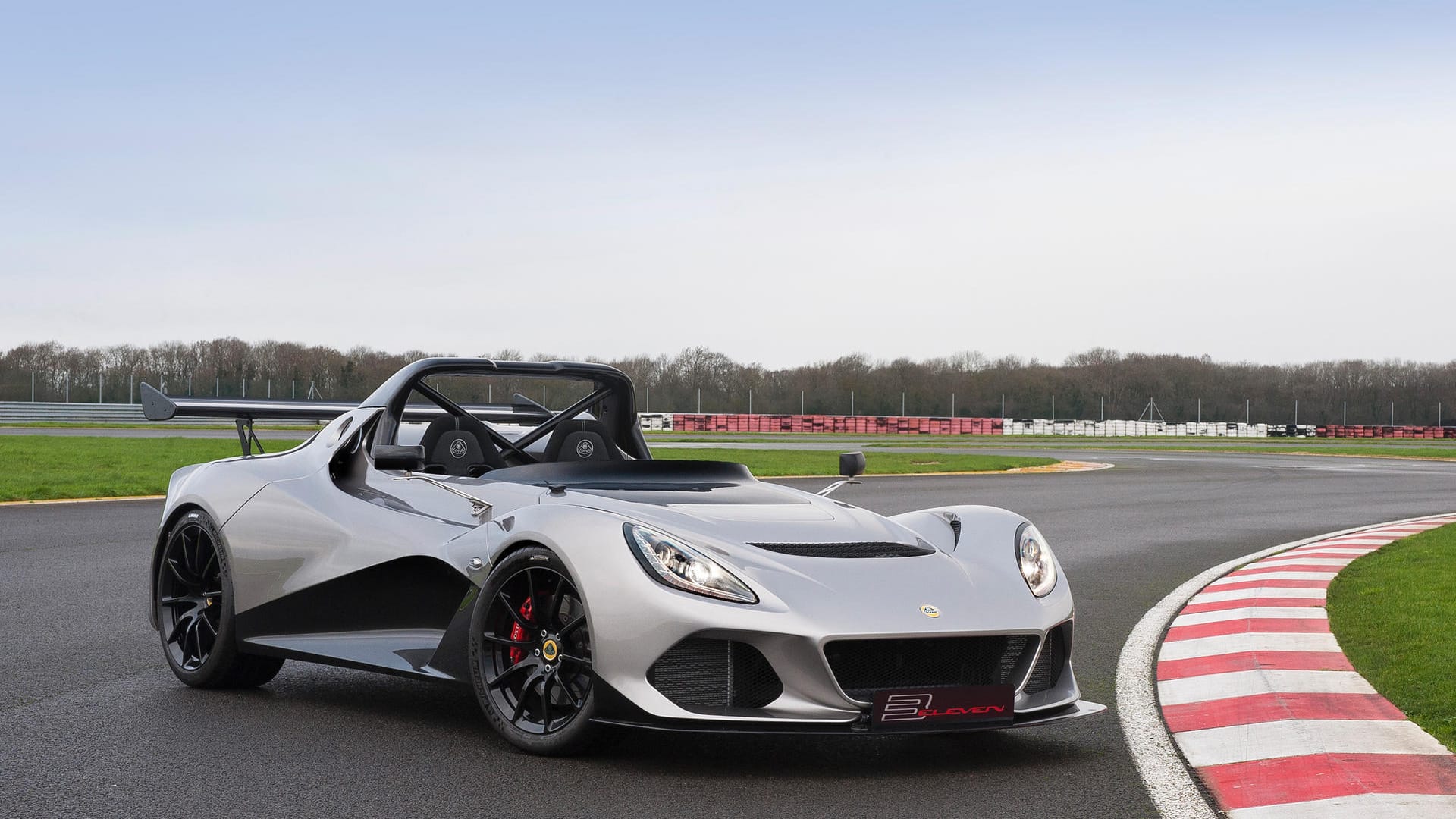 Viel PS, wenig Gewicht: Der nur 900 Kilogramm leichte Lotus 3-Eleven kann mit seiner V6-Maschine über 400 PS in den Vortrieb werfen.