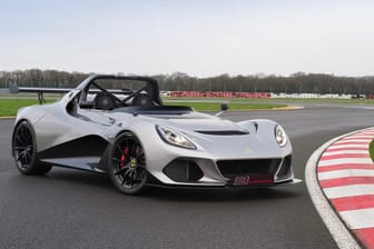 Ultraleichte Sportwagen wie die Modelle von Lotus bieten bei wenig Gewicht maximalen Fahrspaß dank potenter Motoren.
