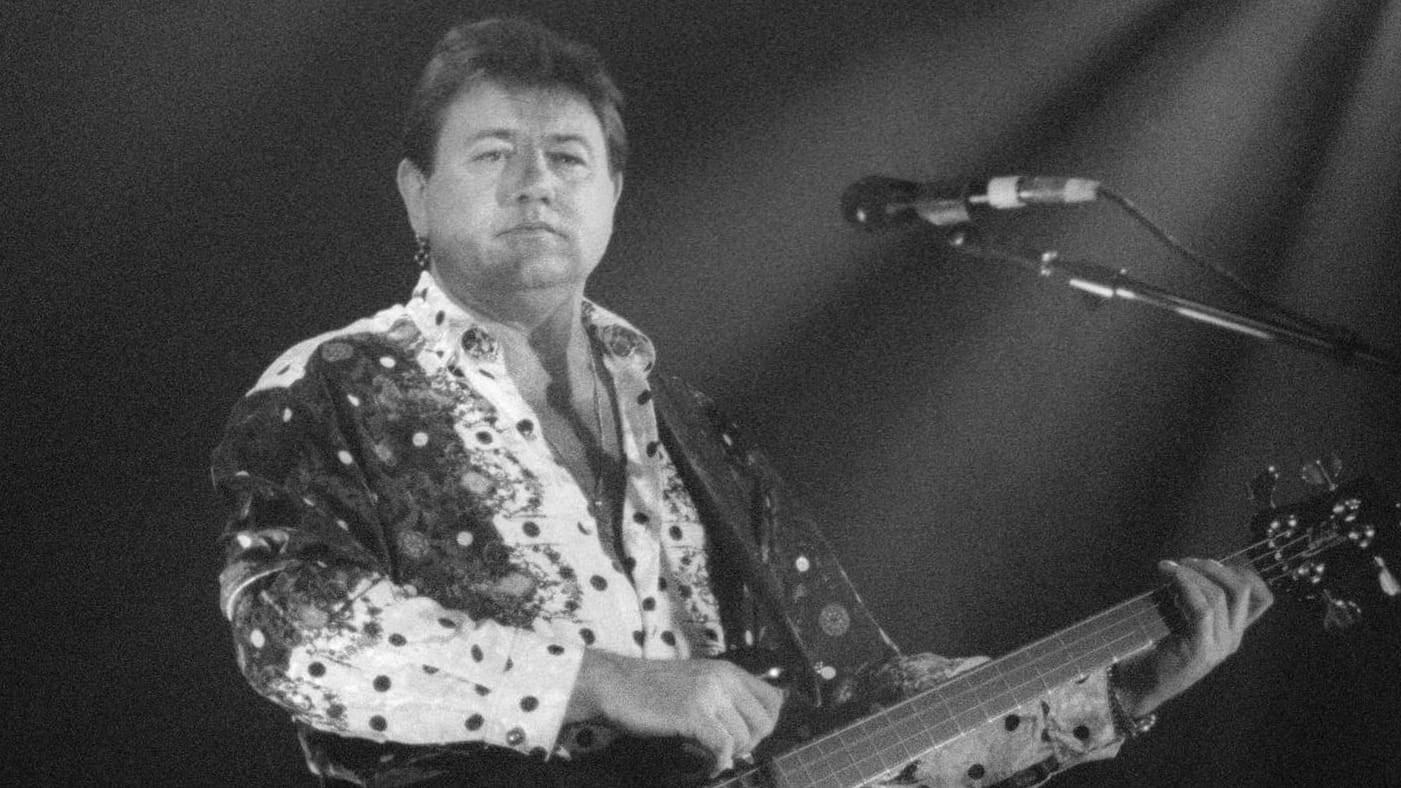 Greg Lake bei einem Konzert von Emerson, Lake & Palmer 1992 in Berlin.