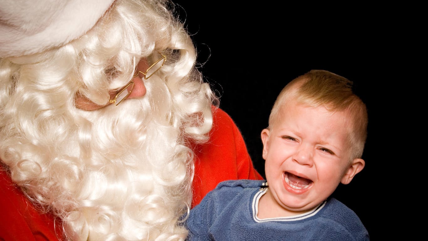 Weihnachtslegenden sollen Kinder verzaubern, können ihnen aber auch schaden, sagen Experten.